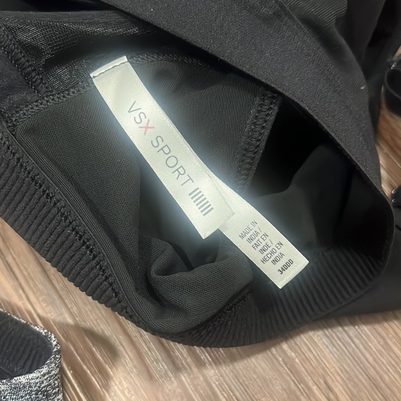 BUNDLE Victoria Secret Sports bras incredible 34ddd - Picture 5 of 5